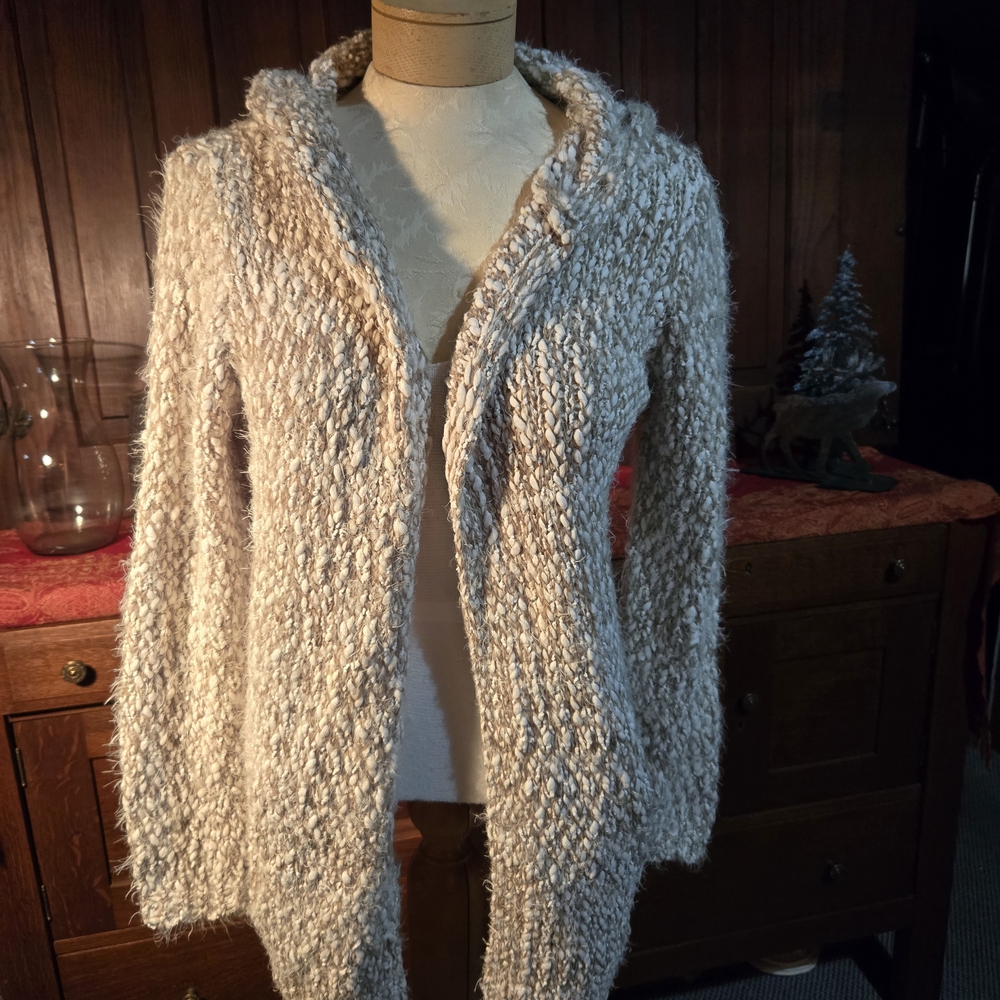 Elegant Cream Women's Cardigan With Pockets